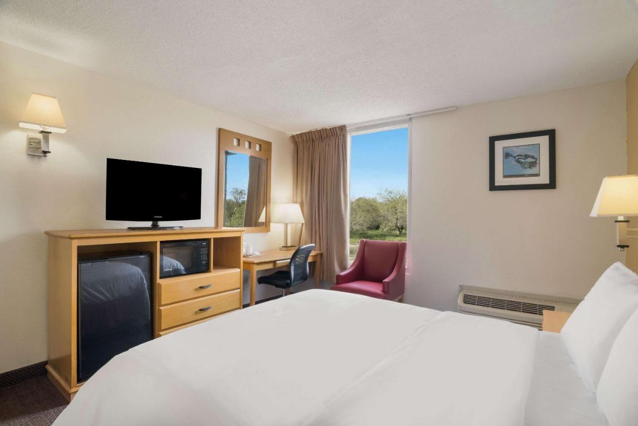 Quality Inn Элис Экстерьер фото