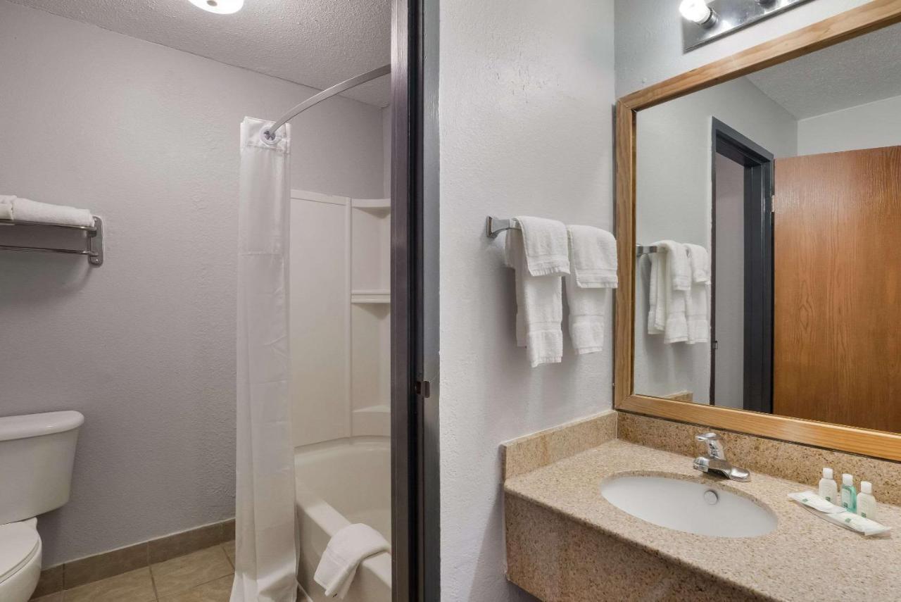 Quality Inn Элис Экстерьер фото